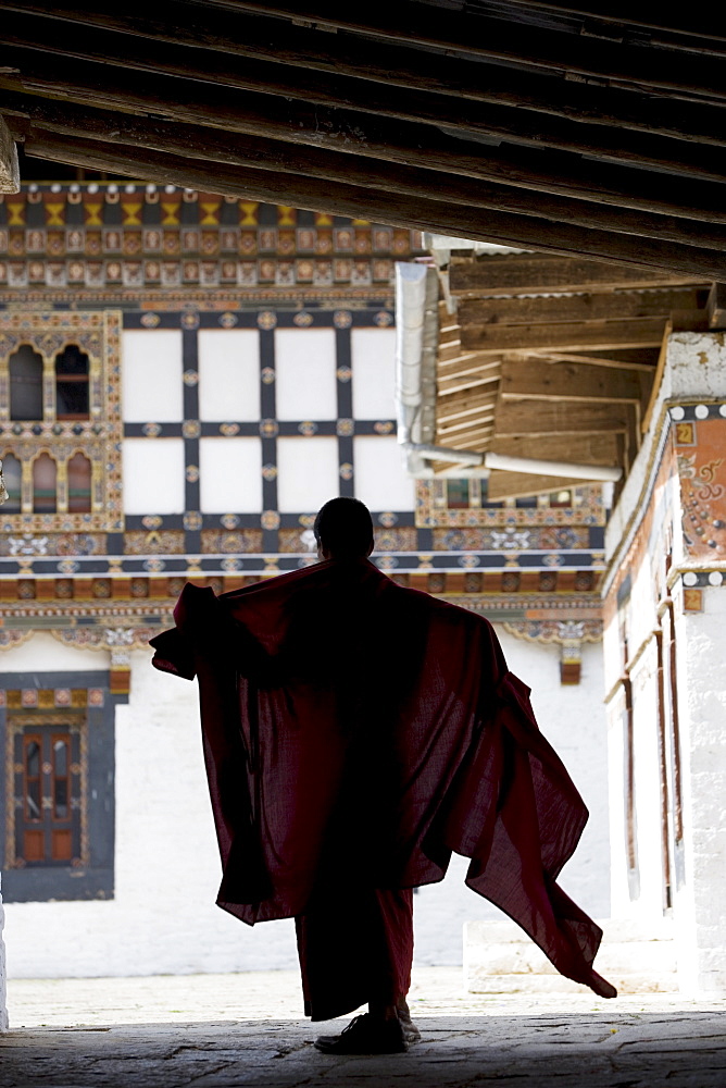 Buddhist monk, Trongsa Dzong, Trongsa, Bhutan, Asia