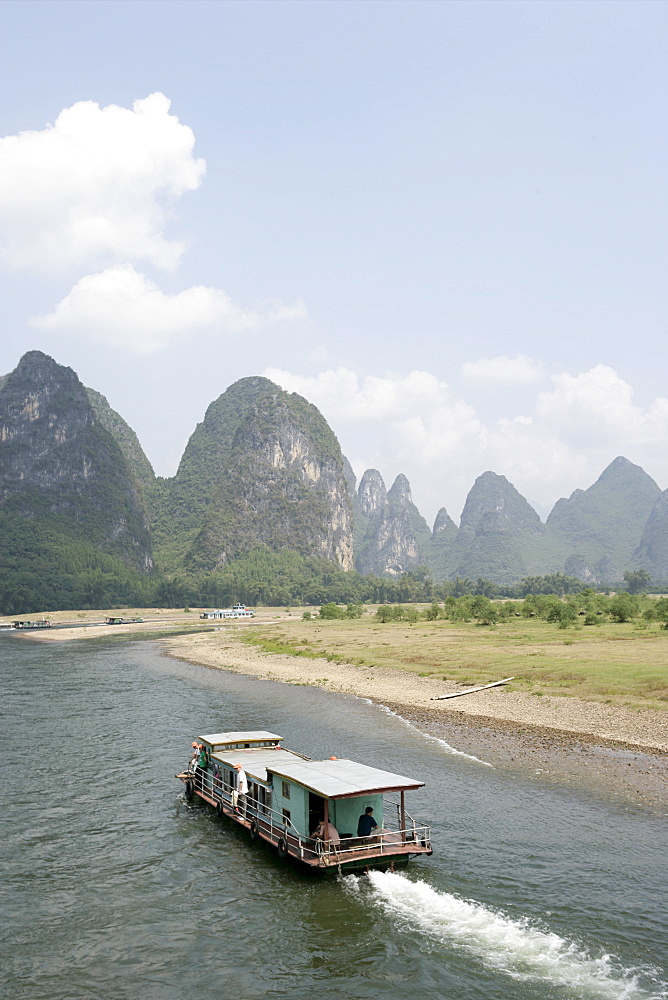 Cruise boats on Li River, between Guilin and Yangshuo, Li River, Guilin, Guangxi Province, China, Asia