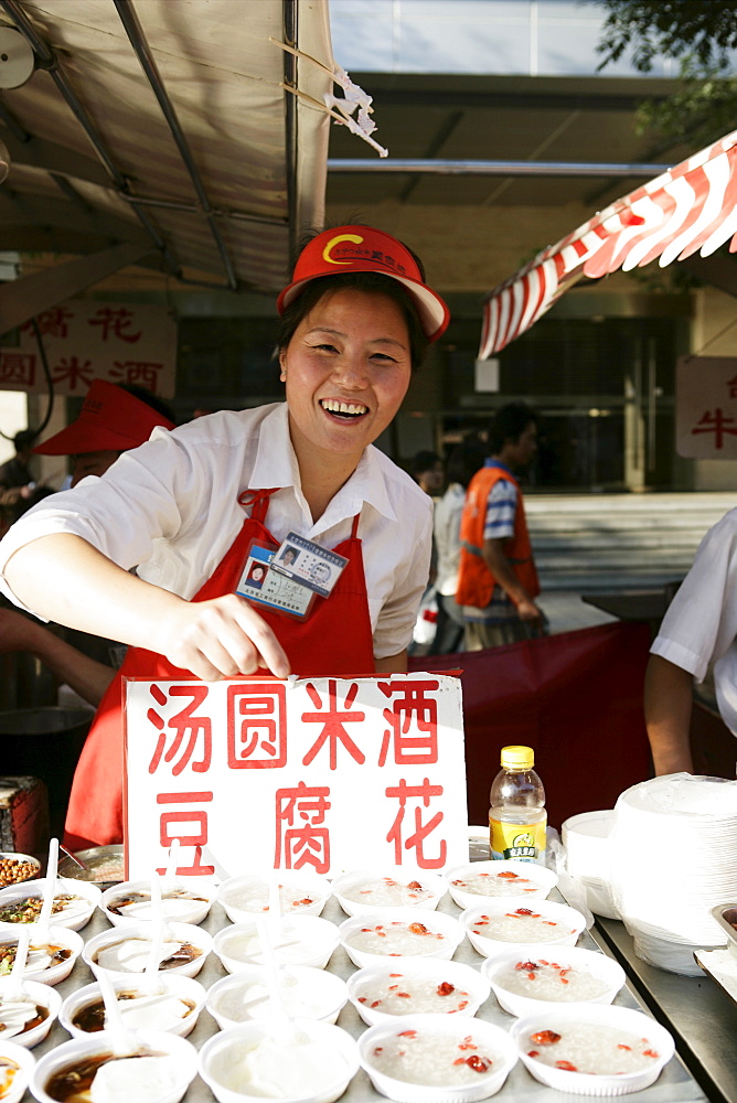 Food vendor in Wangfujing Snak Road, Wangfujing Dajie Shopping district, Beijing (Peking), China, Asia