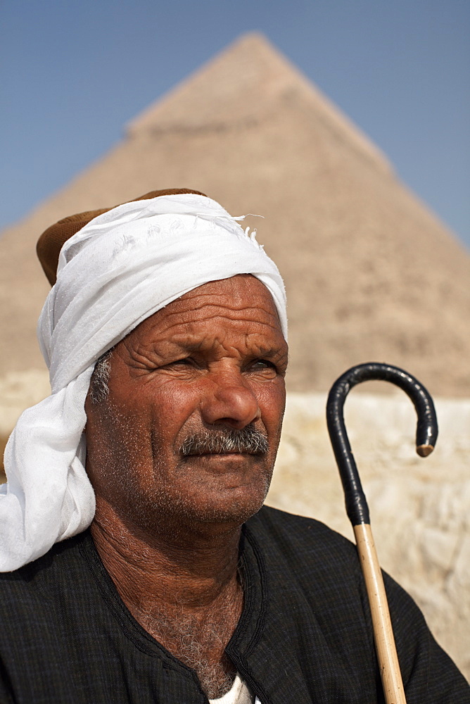 A Bedouin guide in front of the Pyramids of Giza, Cairo, Egypt, North Africa, Africa