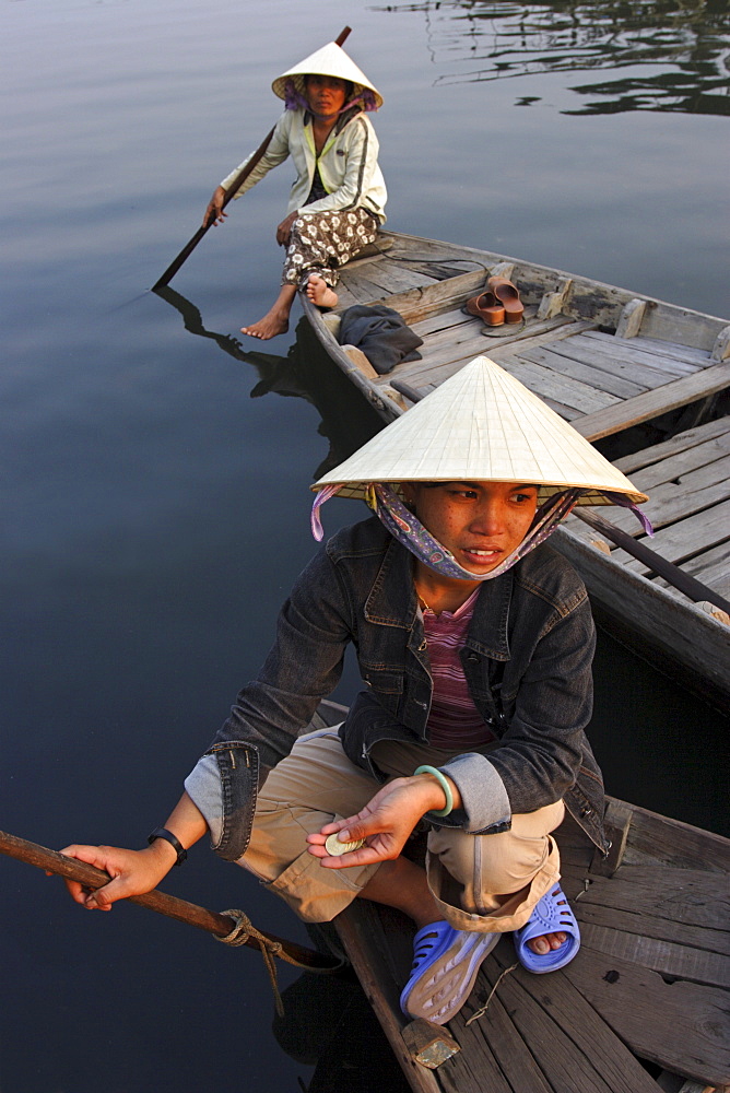 Women ferrying boats await a fare, Hoi An, Vietnam, Indochina, Southeast Asia, Asia