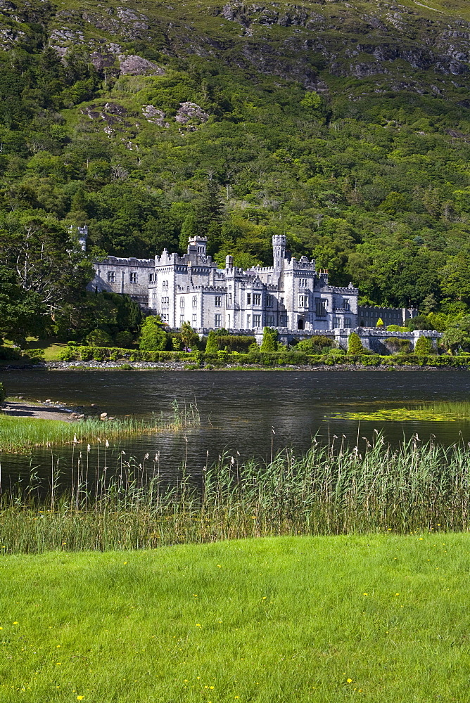 Kylemore Abbey and Lake, Connemara, County Galway, Connacht, Republic of Ireland, Europe