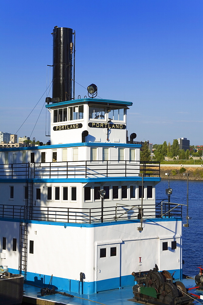 Maritime Museum on the Willamette River in Waterfront Park, Portland, Oregon, United States of America, North America