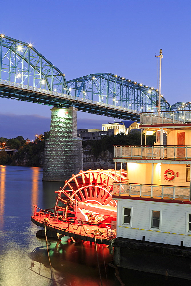 Delta Queen Riverboat and Walnut Street Bridge, Chattanooga, Tennessee, United States of America, North America