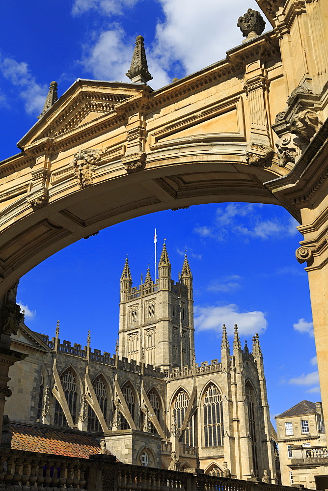 Main Arch and Abbey, City of Bath, UNESCO World Heritage Site, Somerset, England, United Kingdom, Europe