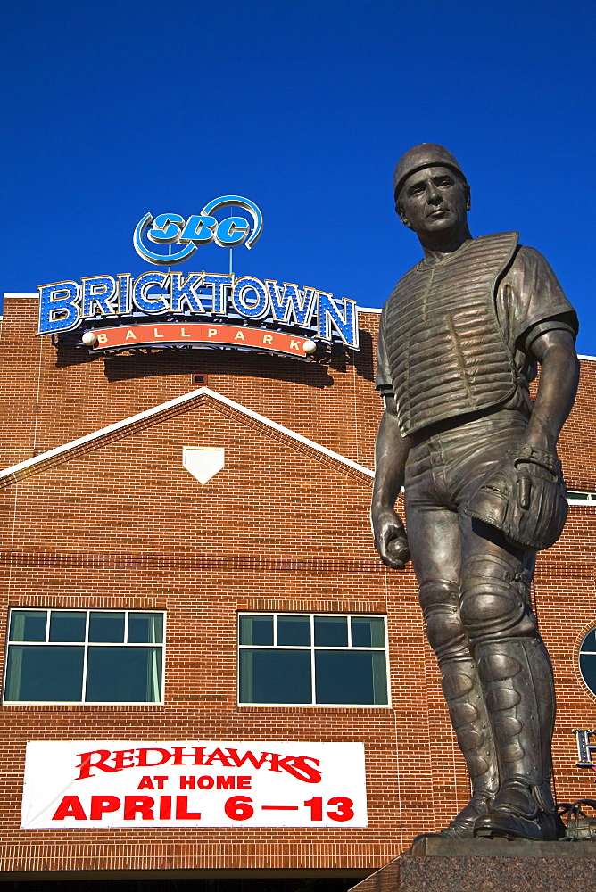 Johnny Bench statue outside Bricktown Baseball Park, Oklahoma City, Oklahoma, United States of America, North America