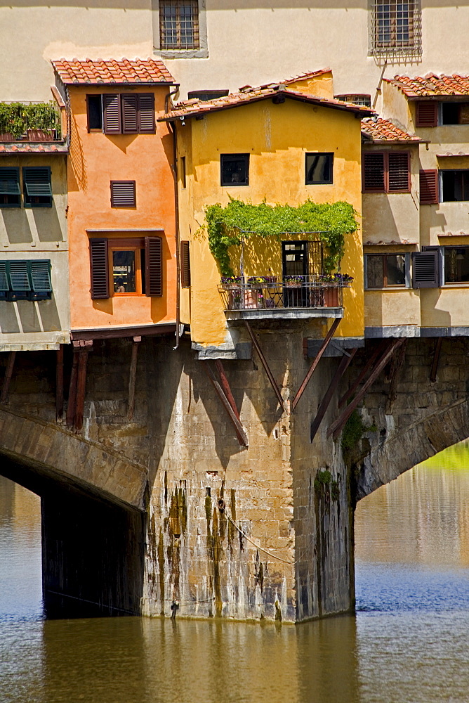 Arno River and Ponte Vecchio Bridge, Florence, UNESCO World Heritage Site, Tuscany, Italy, Europe