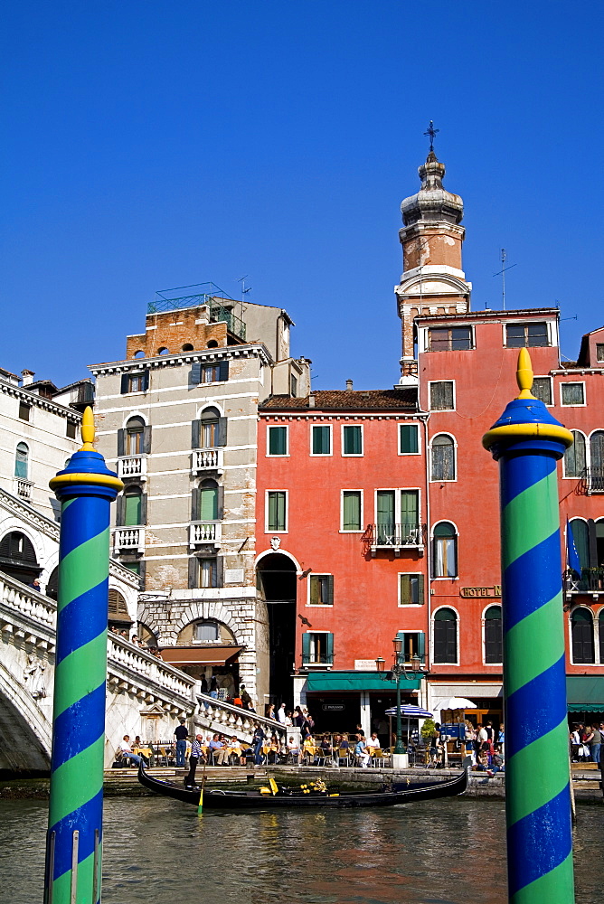 Rialto Bridge and Rialto Hotel, Grand Canal, UNESCO World Heritage Site, Venice, Veneto, Italy, Europe