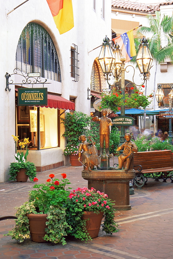 La Arcada shopping area, Downtown, Santa Barbara, California, United States of America, North America