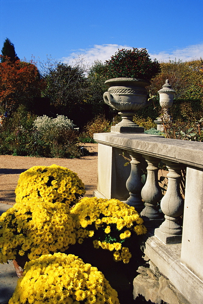 English Walled Garden, Chicago Botanic Garden, Glencoe, Illinois, United States of America, North America