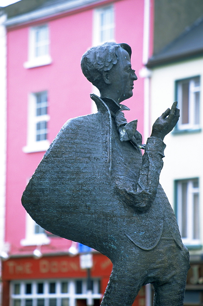 Statue of W. B. Yeats, Sligo Town, County Sligo, Connacht, Republic of Ireland, Europe