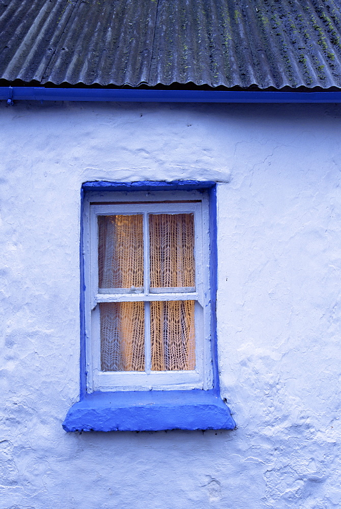 Cottage window, Rock of Cashel, County Tipperary, Munster, Republic of Ireland, Europe