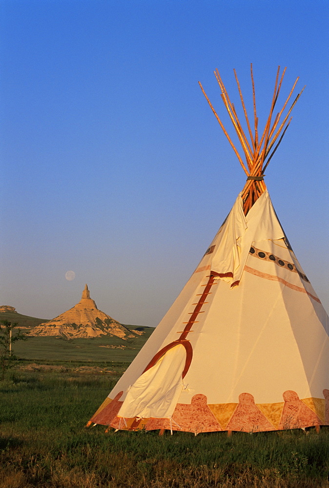 Teepee, Settler's trading post, Chimney Rock area, western Nebraska, United States of America, North America