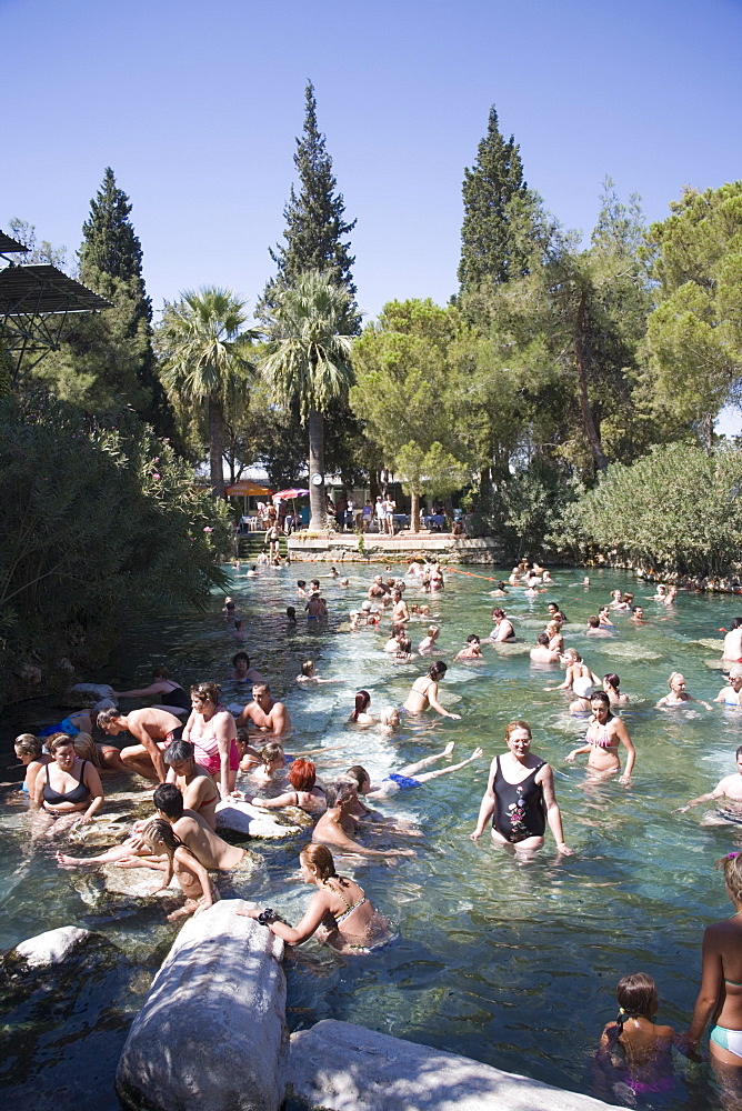 Bathing pool, archaeological site of Hierapolis, Pamukkale, Anatolia, Turkey, Asia Minor, Eurasia