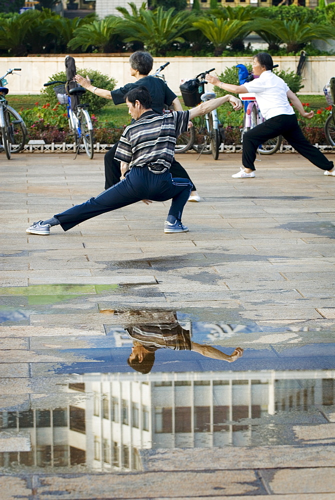 Morning Tai Chi, Government Square, Kunming, Yunnan, China, Asia