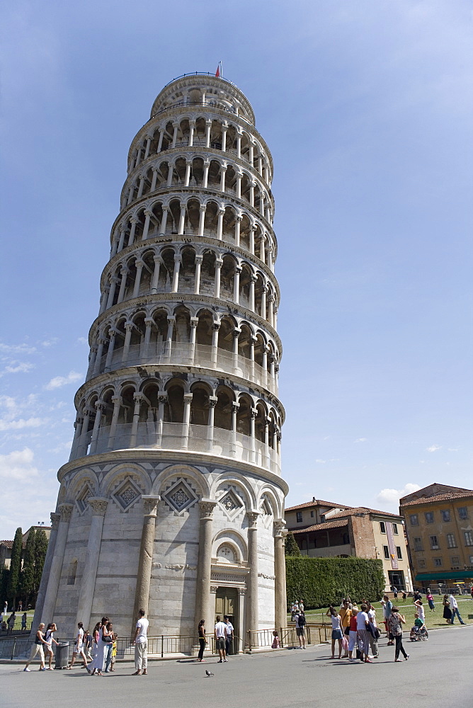 Tourists, Leaning Tower of Pisa, Campo dei Miracoli, UNESCO World Heritage Site, Pisa, Tuscany, Italy, Europe