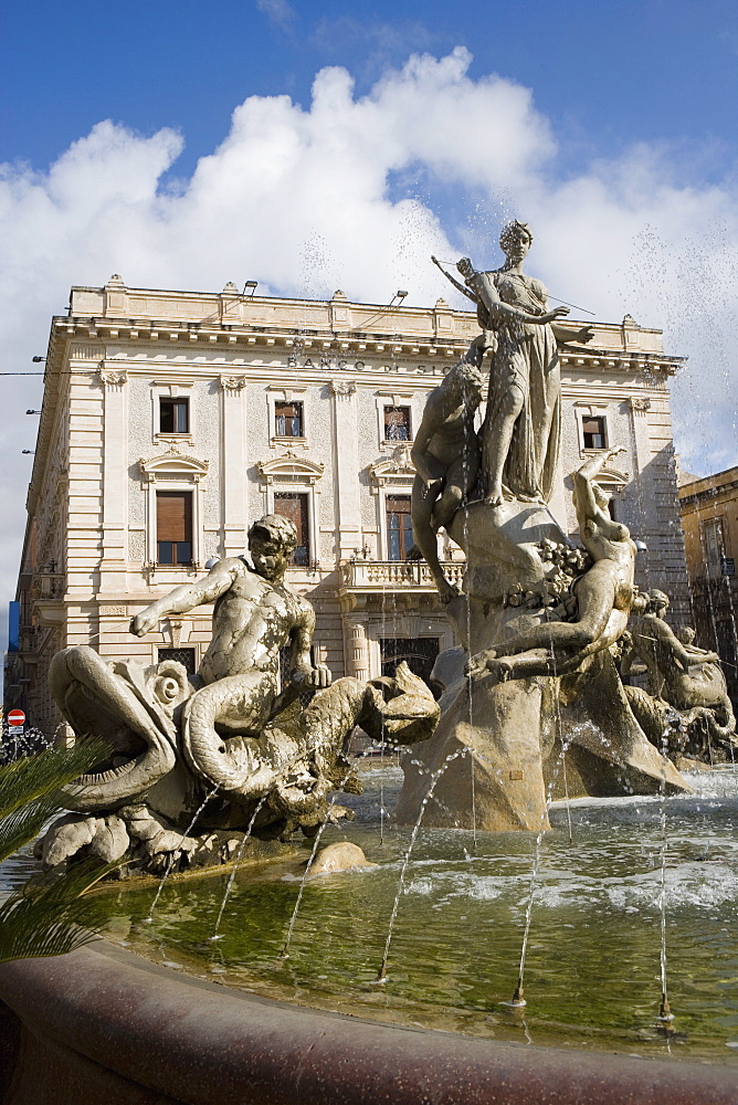 Fontana di Diana, Ortygia, Syracuse, Sicily, Italy, Europe