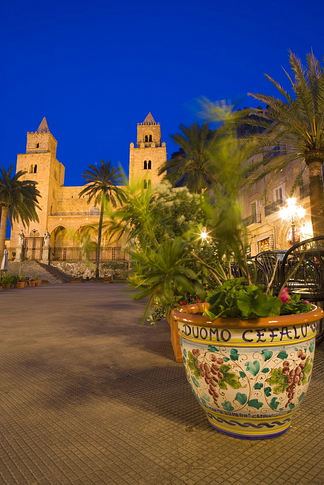 Cathedral, Piazza Duomo in the evening, Cefalu, Sicily, Italy, Europe