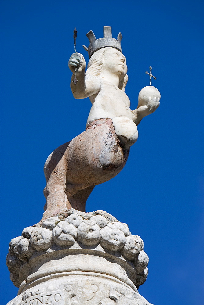 Fountain, Piazza del Duomo, Taormina, Sicily, Italy, Europe