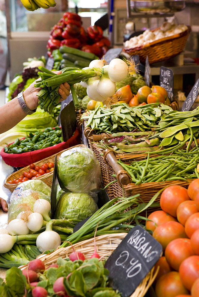 Fruit and vegetables for sale, Mercado Central (central market), Valencia, Mediterranean, Costa del Azahar, Spain, Europe