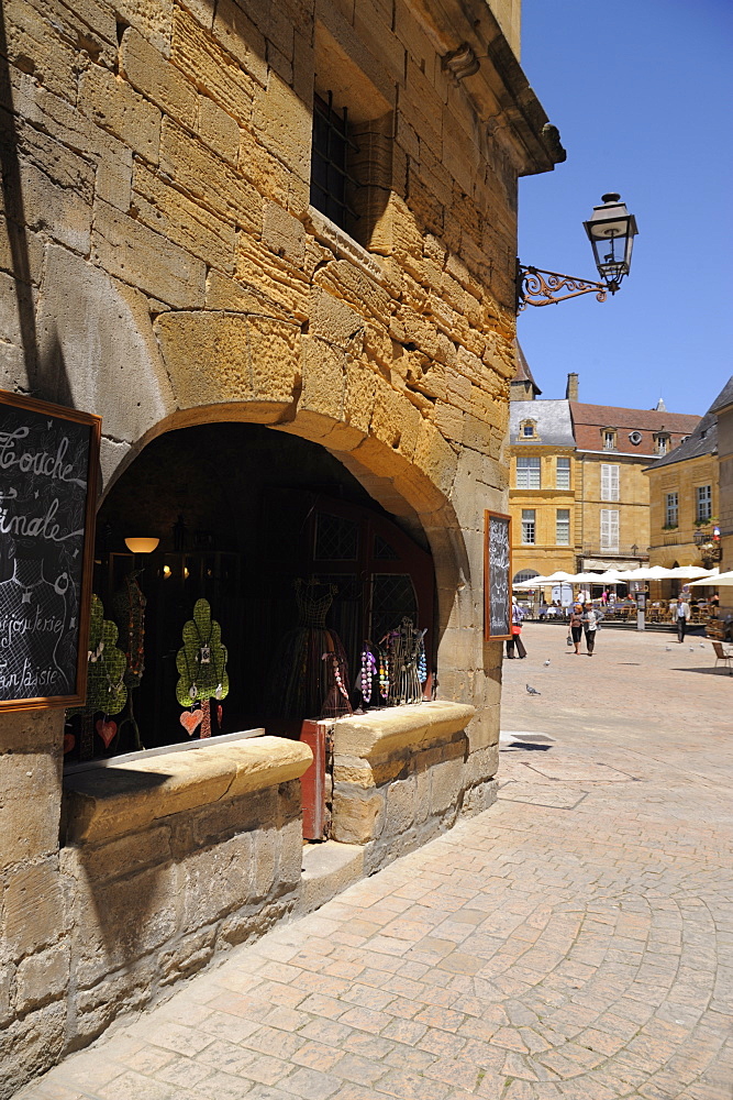 Medieval merchants house in the old town, Sarlat, Sarlat le Caneda, Dordogne, France, Europe