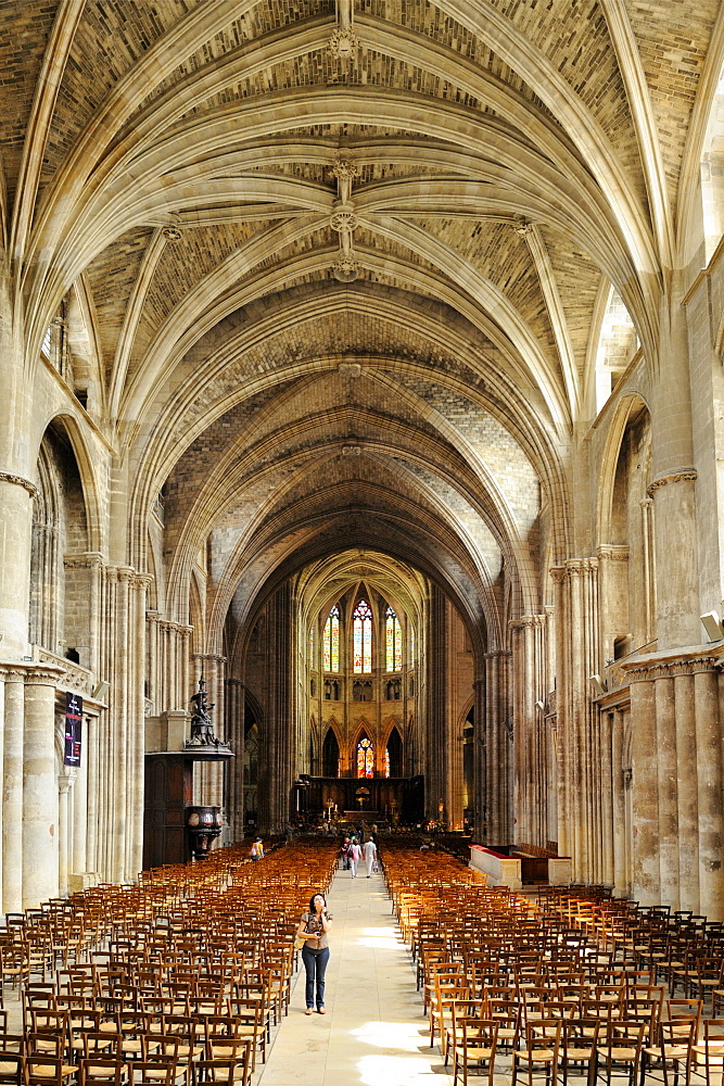 Interior of Cathedrale Saint Andre (St. Andrews Cathedral), Bordeaux, UNESCO World Heritage Site, Gironde, Aquitaine, France, Europe