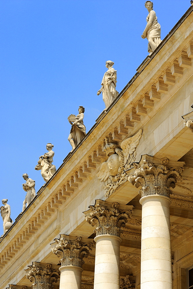 Corinthian style columns and statues adorning Le Grand Theatre, Place de la Comedie, Bordeaux, UNESCO World Heritage Site, Gironde, Aquitaine, France, Europe