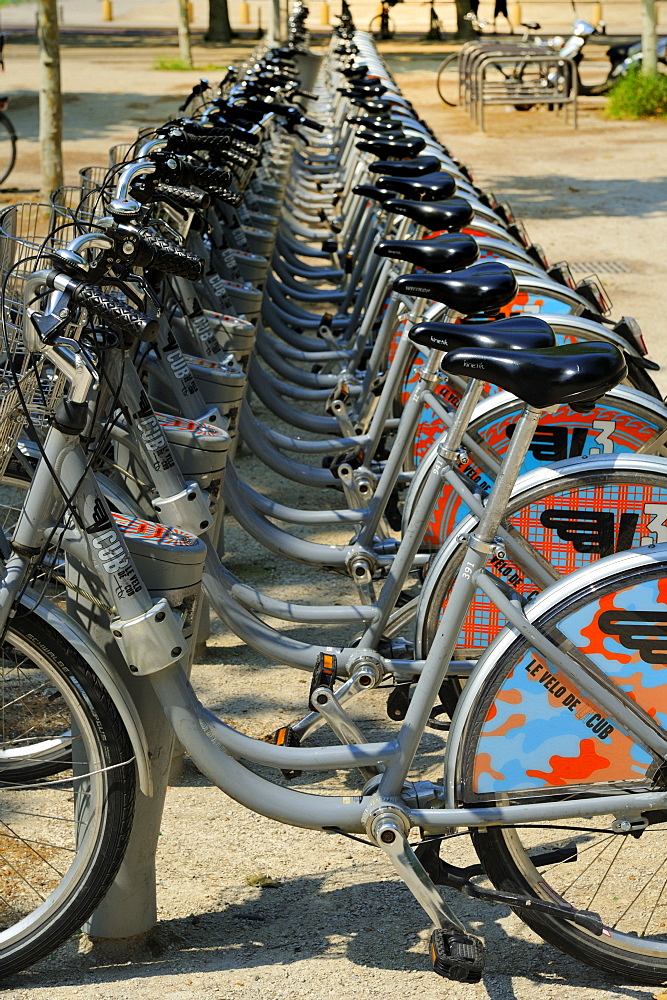 Cycle hire at the tram station, Esplanade Des Quinconces, Bordeaux, Gironde, Aquitaine, France, Europe