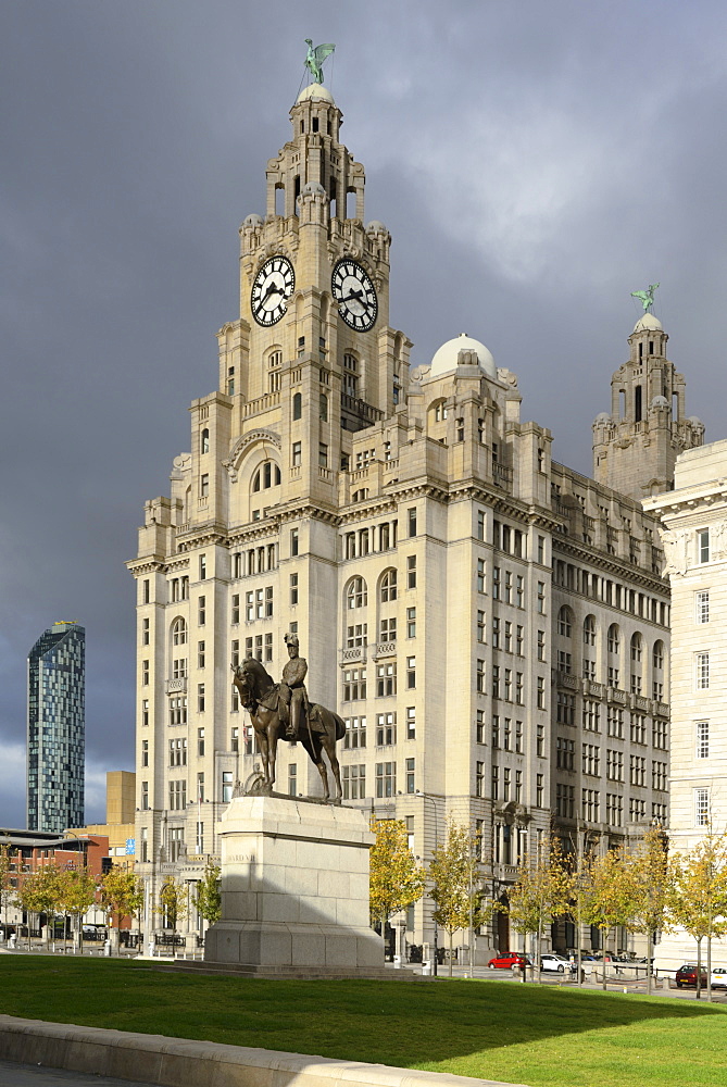 Statue of Edward V11 and the Liver Royal Building, Waterfront, Liverpool, Merseyside, England, United Kingdom, Europe