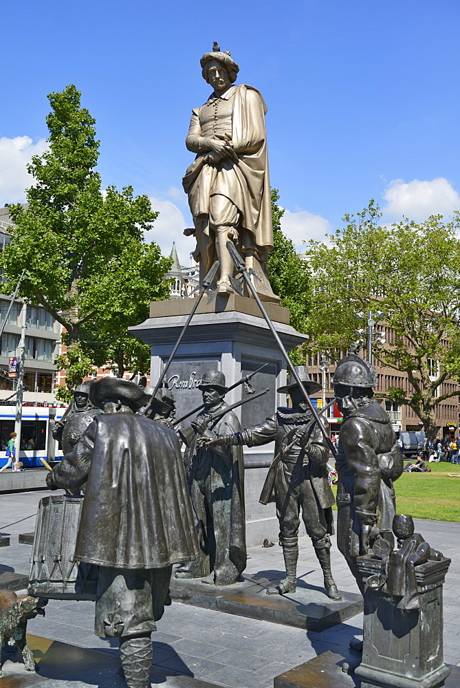 Statue of Rembrandt surrounded by figures from his painting The Night Watch, Rembrandtplein, Amsterdam, North Holland, Netherlands, Europe