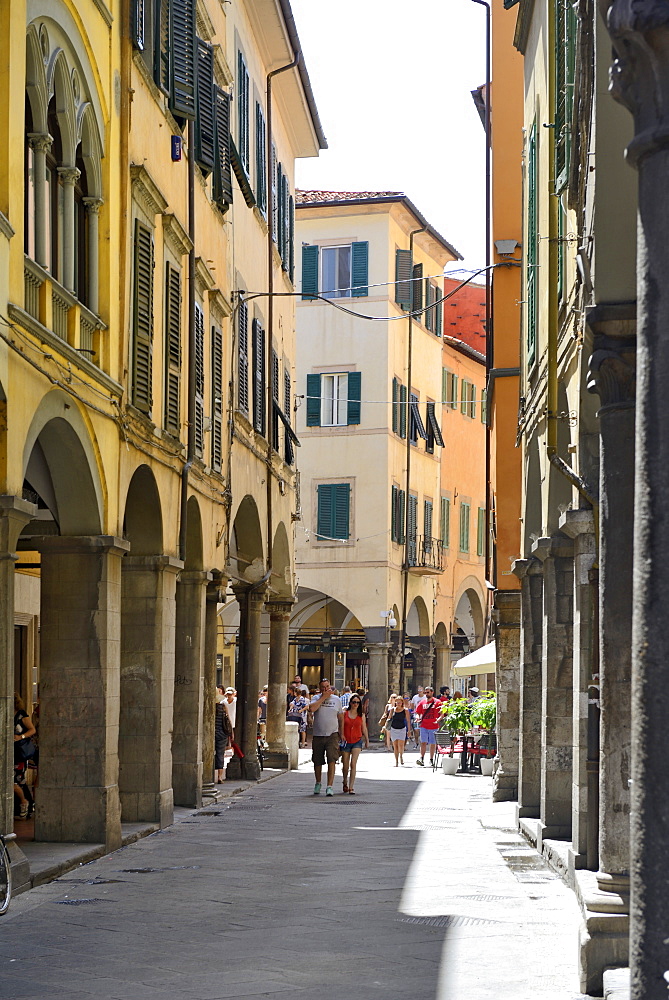 Portico (covered walkway), Borgo Stretto, Pisa, Tuscany, Italy, Europe