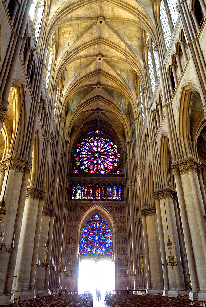 Stained glass rose window viewed from the nave, Notre-Dame Cathedral, UNESCO World Heritage Site, Reims, Marne, Champagne-Ardenne, France, Europe