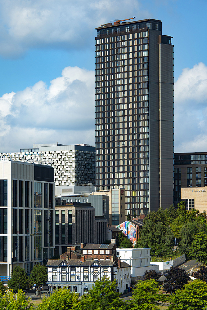 St. Pauls Tower, new apartment block towering over city centre, Heart of the City Quarter, Sheffield, Yorkshire, England