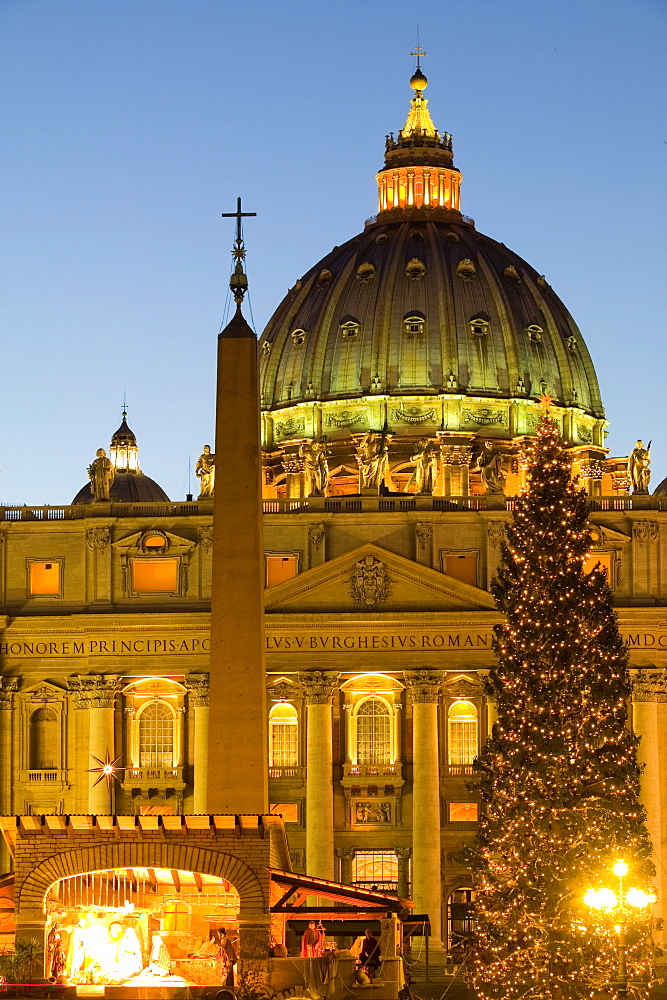 St. Peter's Basilica at Christmas time, Vatican, Rome, Lazio, Italy, Europe