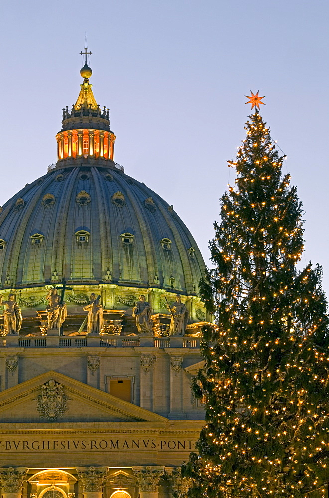 St. Peter's Basilica at Christmas time, Vatican, Rome, Lazio, Italy, Europe