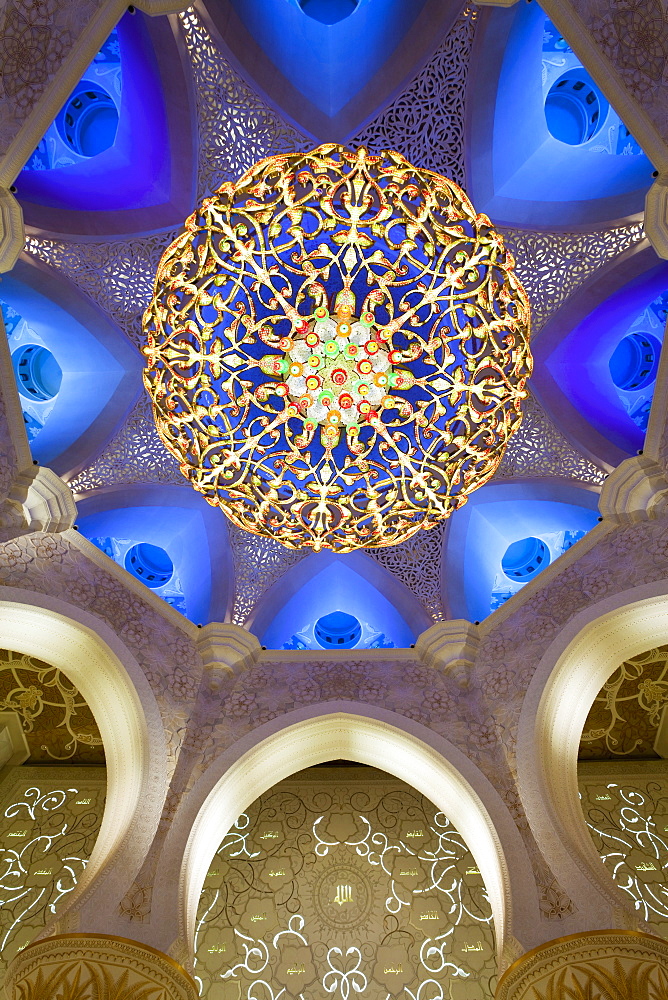 The largest ornate chandelier in the world hanging from the main dome inside the prayer hall of Sheikh Zayed Bin Sultan Al Nahyan Mosque, Abu Dhabi, United Arab Emirates, Middle East