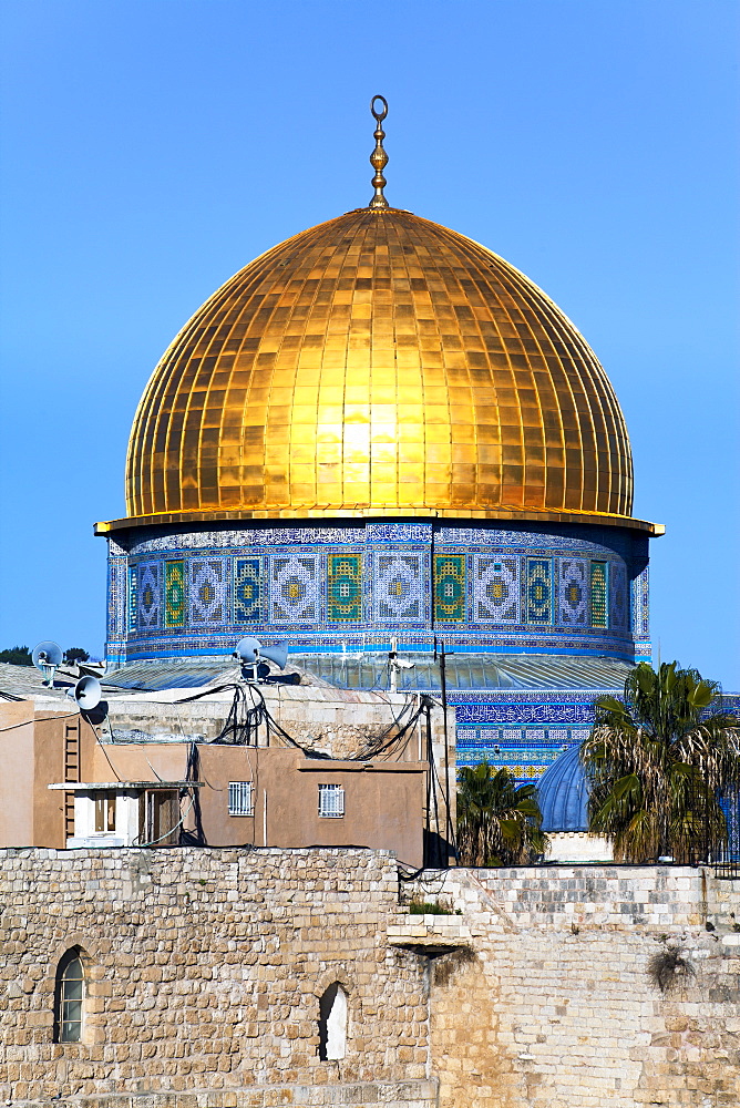 Dome of the Rock above the Western Wall Plaza, Old City, UNESCO World Heritage Site, Jerusalem, Israel, Middle East