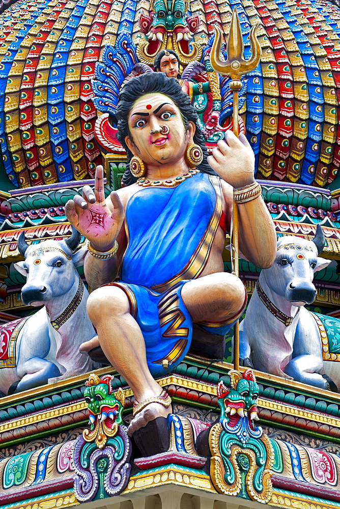 Close up of the Gopuram of the Sri Mariamman Temple, a Dravidian style temple in Chinatown, Singapore, Southeast Asia, Asia