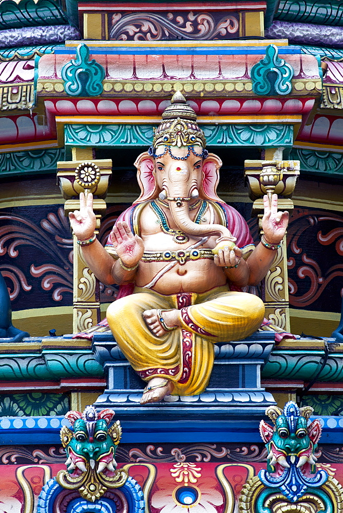 Close up of the Gopuram of the Sri Mariamman Temple, a Dravidian style temple in Chinatown, Singapore, Southeast Asia, Asia