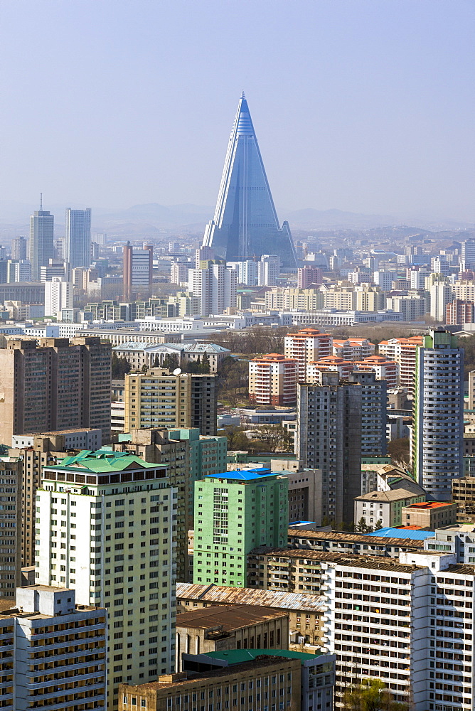 Pyongyang skyline and the Ryugyong Hotel, Pyongyang, Democratic People's Republic of Korea (DPRK), North Korea, Asia