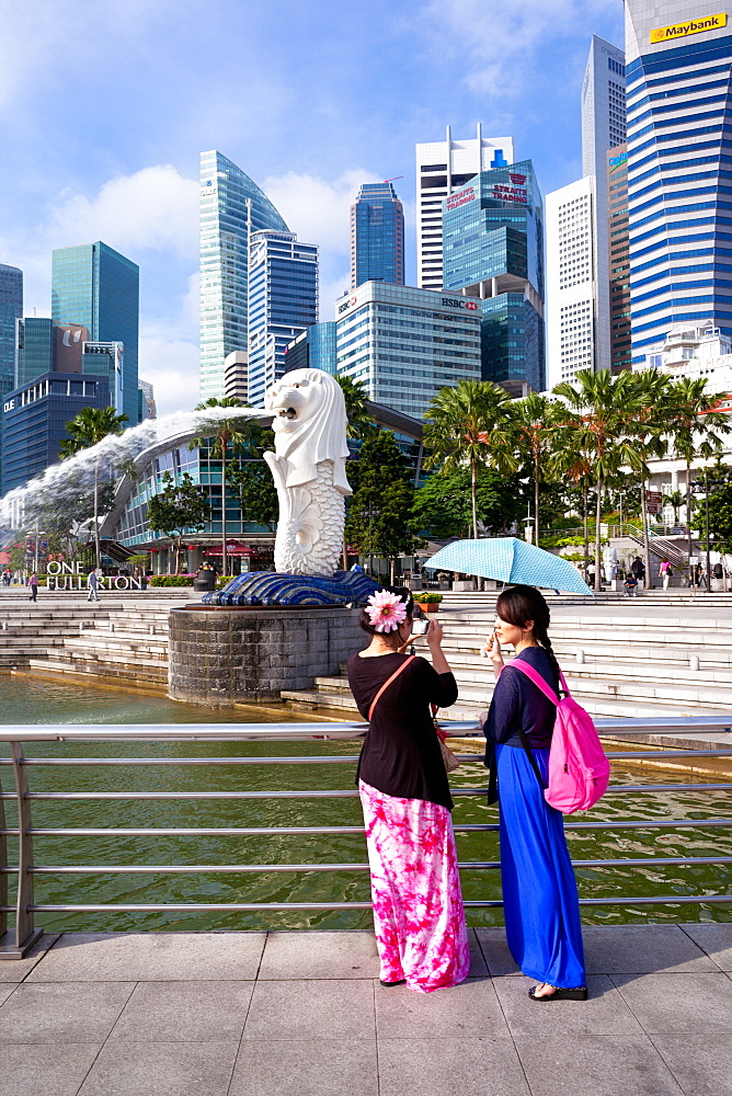 The Merlion Statue with the city skyline in the background, Marina Bay, Singapore, Southeast Asia, Asia 