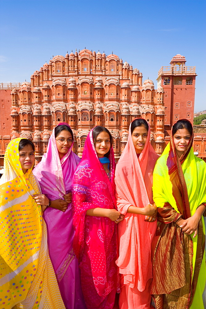 Women in bright saris in front of the Hawa Mahal (Palace of the Winds), built in 1799, Jaipur, Rajasthan, India, Asia 