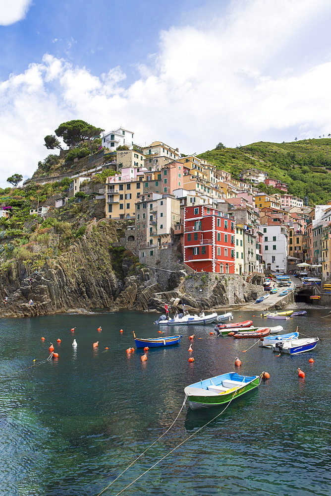 Clifftop village of Riomaggiore, Cinque Terre, UNESCO World Heritage Site, Liguria, Italy, Europe