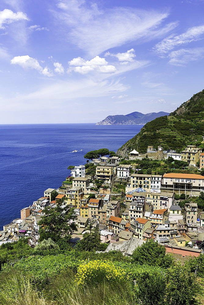 Clifftop village of Riomaggiore, Cinque Terre, UNESCO World Heritage Site, Liguria, Italy, Europe