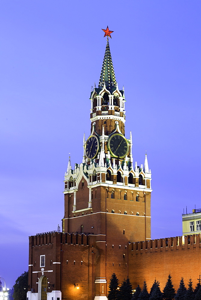 The Kremlin clocktower in Red Square, UNESCO World Heritage Site, Moscow, Russia, Europe