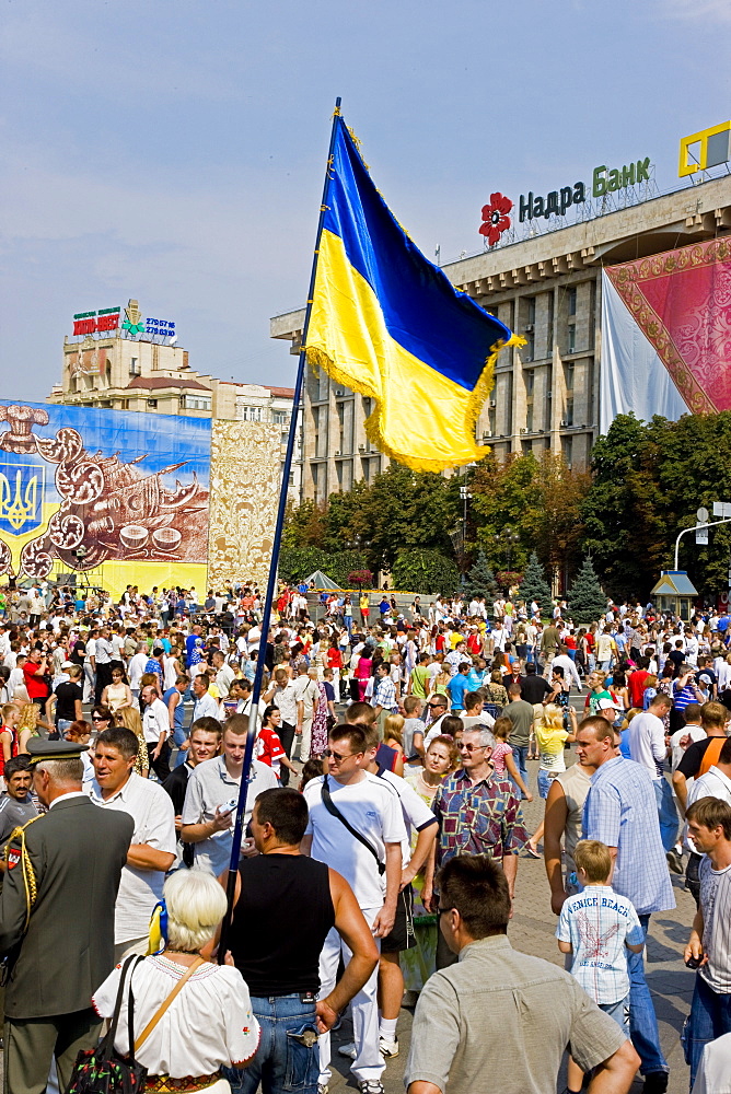 Independence Day, Ukrainian national flags flying in Maidan Nezalezhnosti (Independence Square), Kiev, Ukraine, Europe