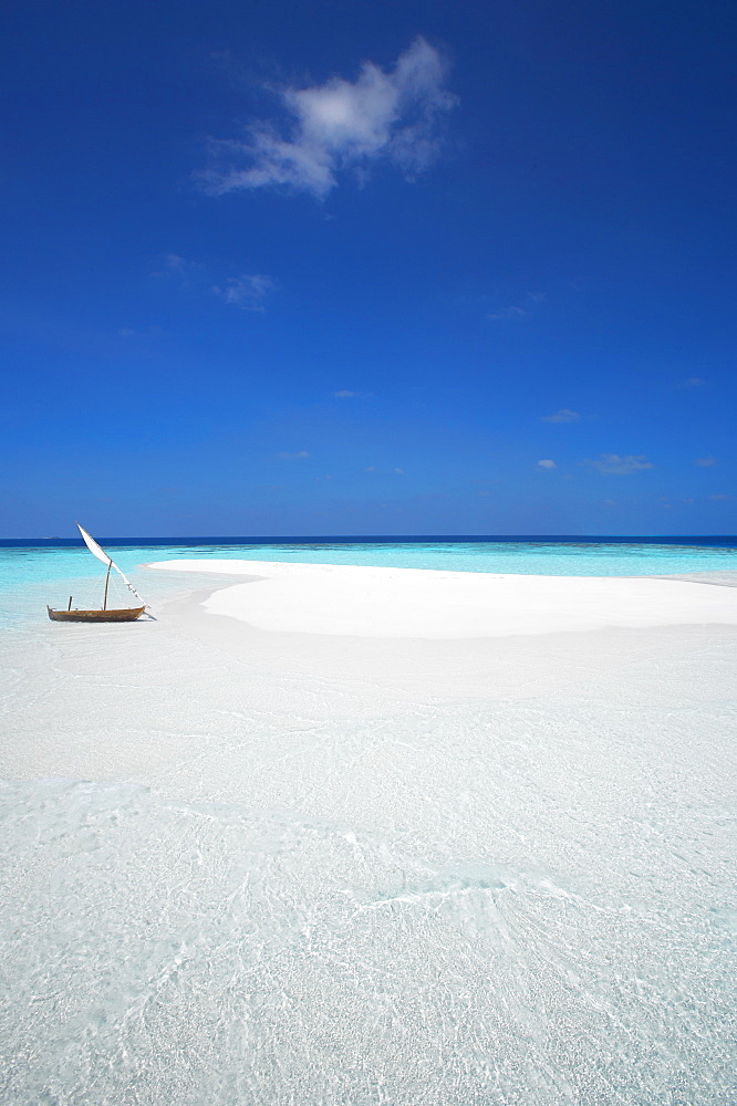 Dhoni and sand bank, Male Atoll, Maldives, Indian Ocean, Asia