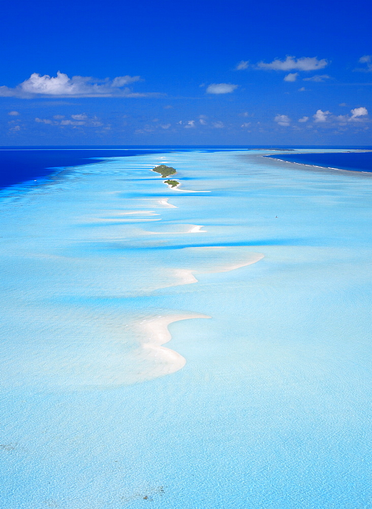 Aerial view of tropical island with lagoon, Maldives, Indian Ocean, Asia