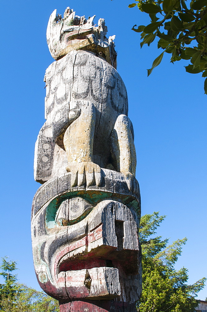 Totem pole at Umista Cultural Centre, Alert Bay, British Columbia, Canada, North America 