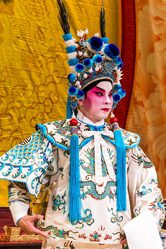 Chinese Opera performer, Ko Shan Theatre, Kowloon, Hong Kong, China, Asia